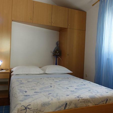 Apartments Ivic Бол Екстериор снимка