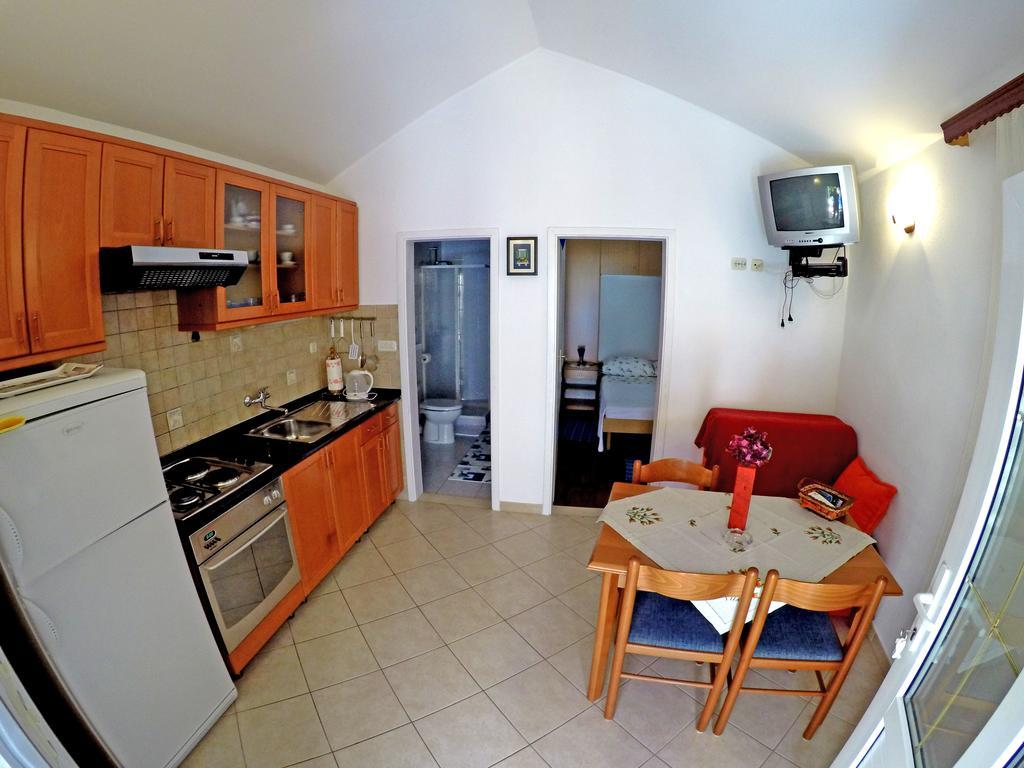 Apartments Ivic Бол Екстериор снимка