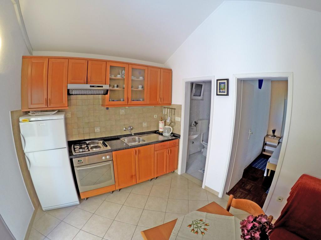 Apartments Ivic Бол Екстериор снимка